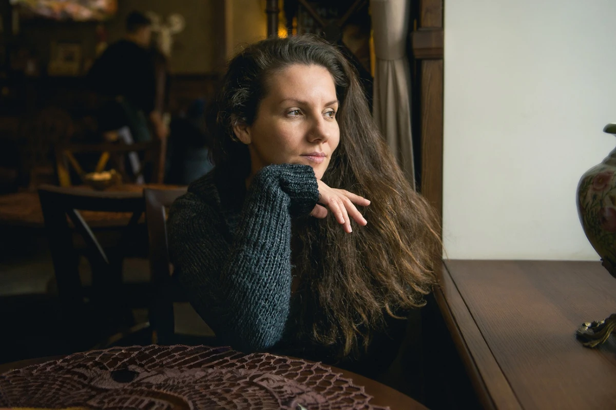 Życie obok uzależnienia – kiedy zaczynasz widzieć, że wszystko kręci się wokół jednej osoby